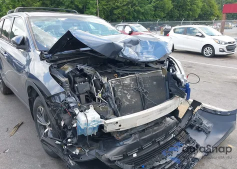 2018 Toyota Highlander Le Plus из США, поврежденный, VIN 5TDBZRFH3JS806347